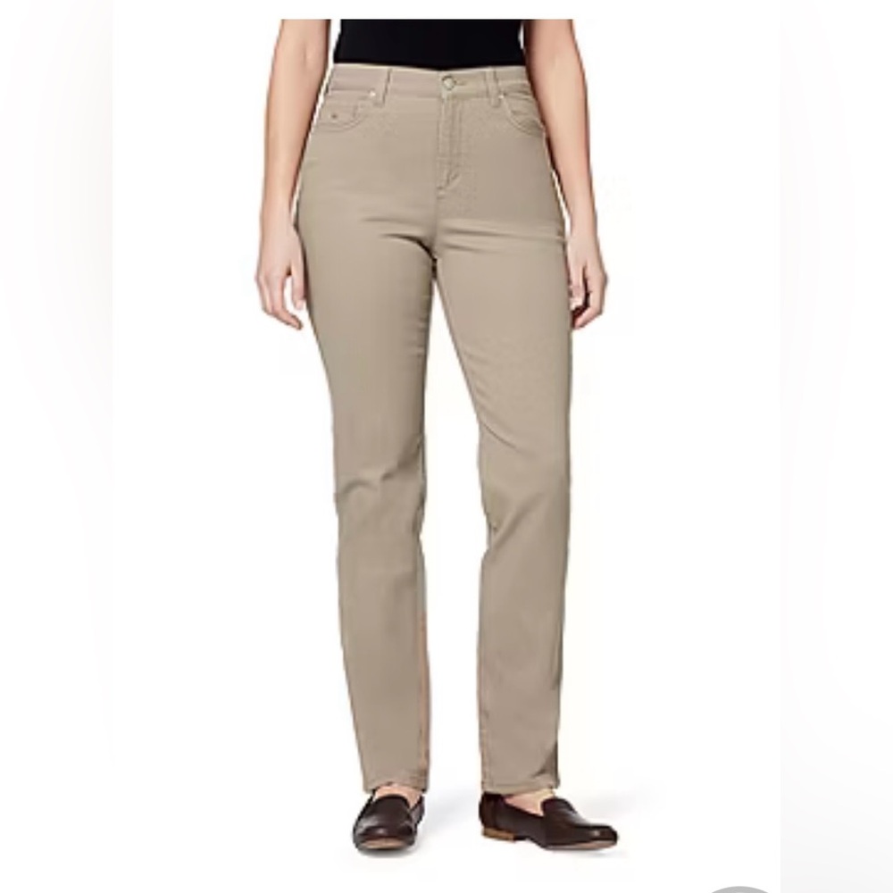 Gloria Vanderbilt Straight Leg Jeans in Khaki
